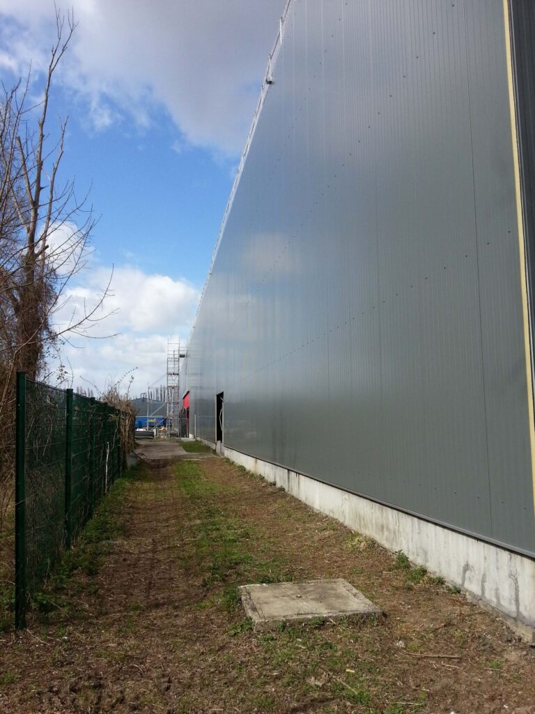 Bardage en panneaux sandwich JI WALL à Bruyères-sur-Oise — vue 1