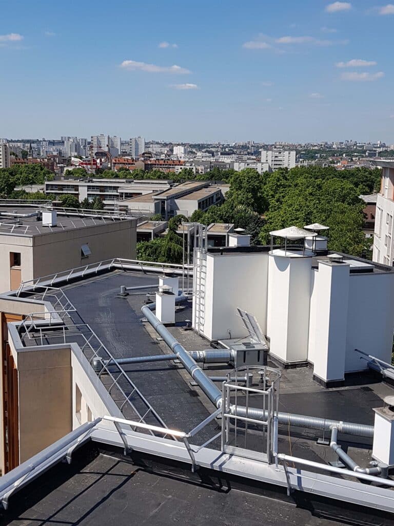 Échelles à crinoline et garde-corps à Maisons-Alfort (94), chantier LCIE Étanchéité