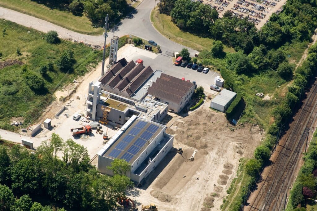 Photovoltaïque intégré sur étanchéité bitumineuse — 10,8 kWc à Éragny — vue 1