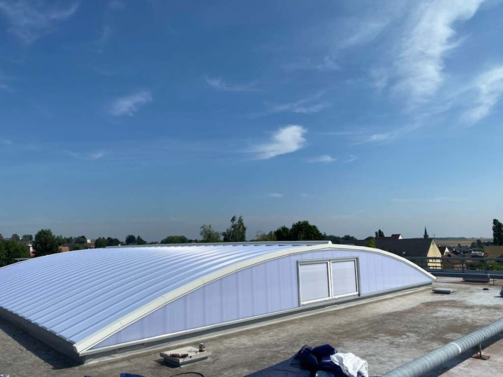 Remplacement d’une verrière en polycarbonate à Saint-Just-en-Chaussée — vue 1
