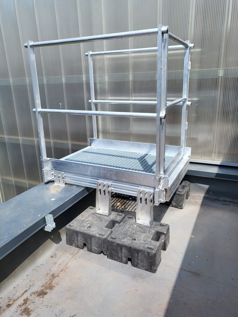 Accès sécurisé à une toiture sur un chantier LCIE